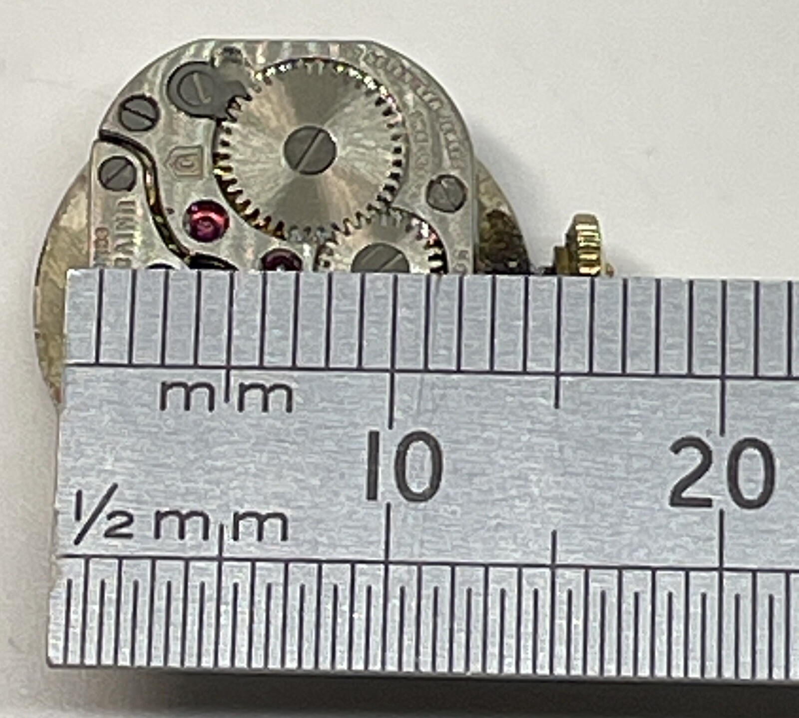 UNIVERSAL GENEVE MOVEMENT Swiss 17 Jewels Runs