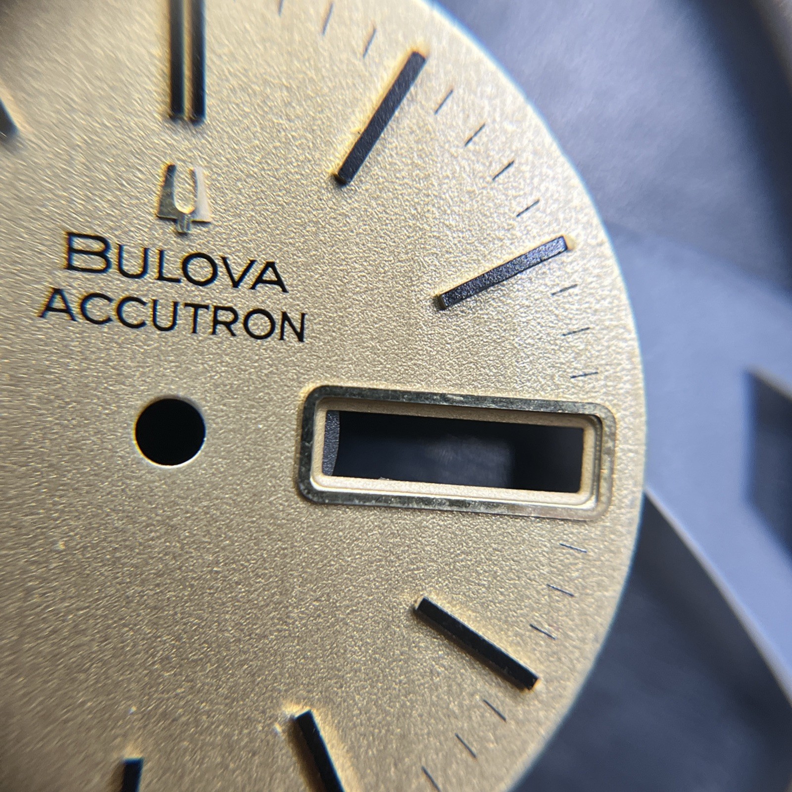 Accutron 2182 Champagne Day-Date (015)