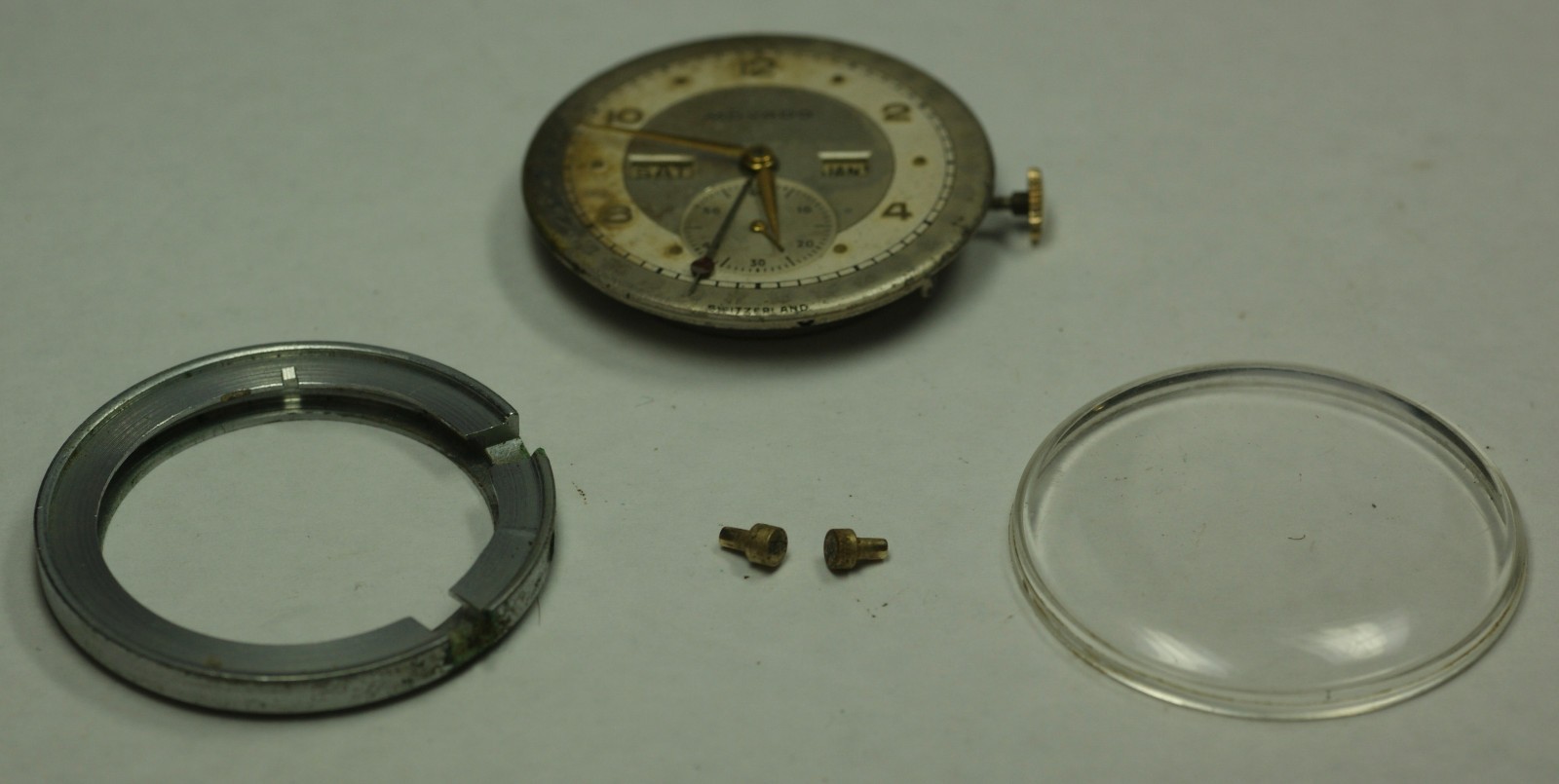 Movado Triple Date Calendar Cal. 475 Movement RUNS w/ Dial Crown Parts