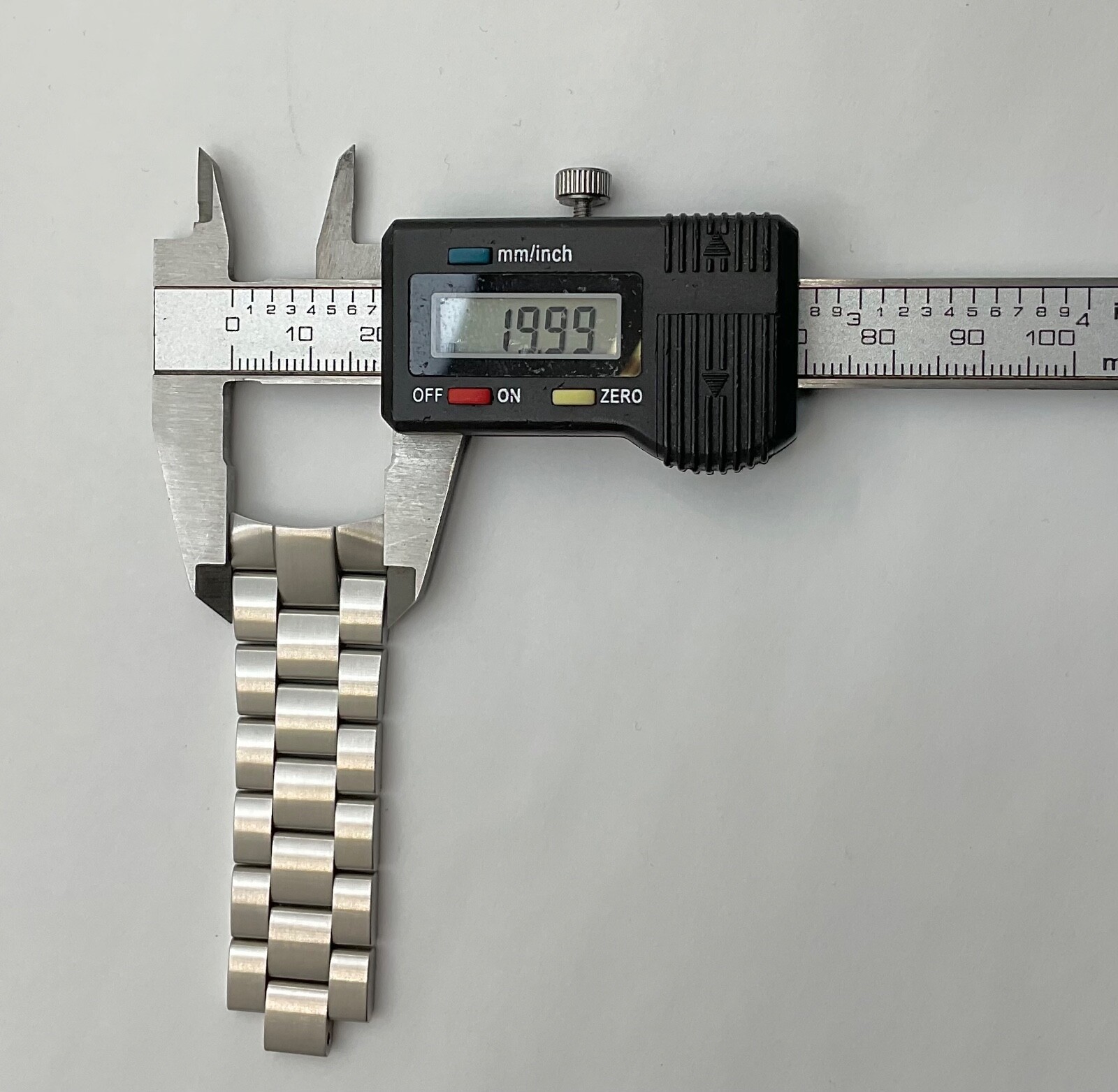 Raymond Weil 8260 Stainless Steel CONTINUOUS Partial Band