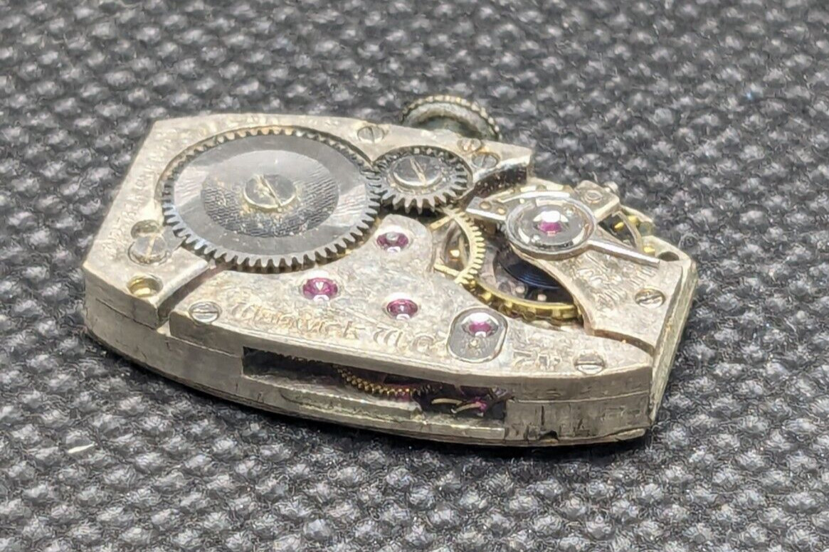 VTG Warwick Watch Co. – 7M – 17 Jewel – 2 Adj – Swiss Movement for Parts/Repair