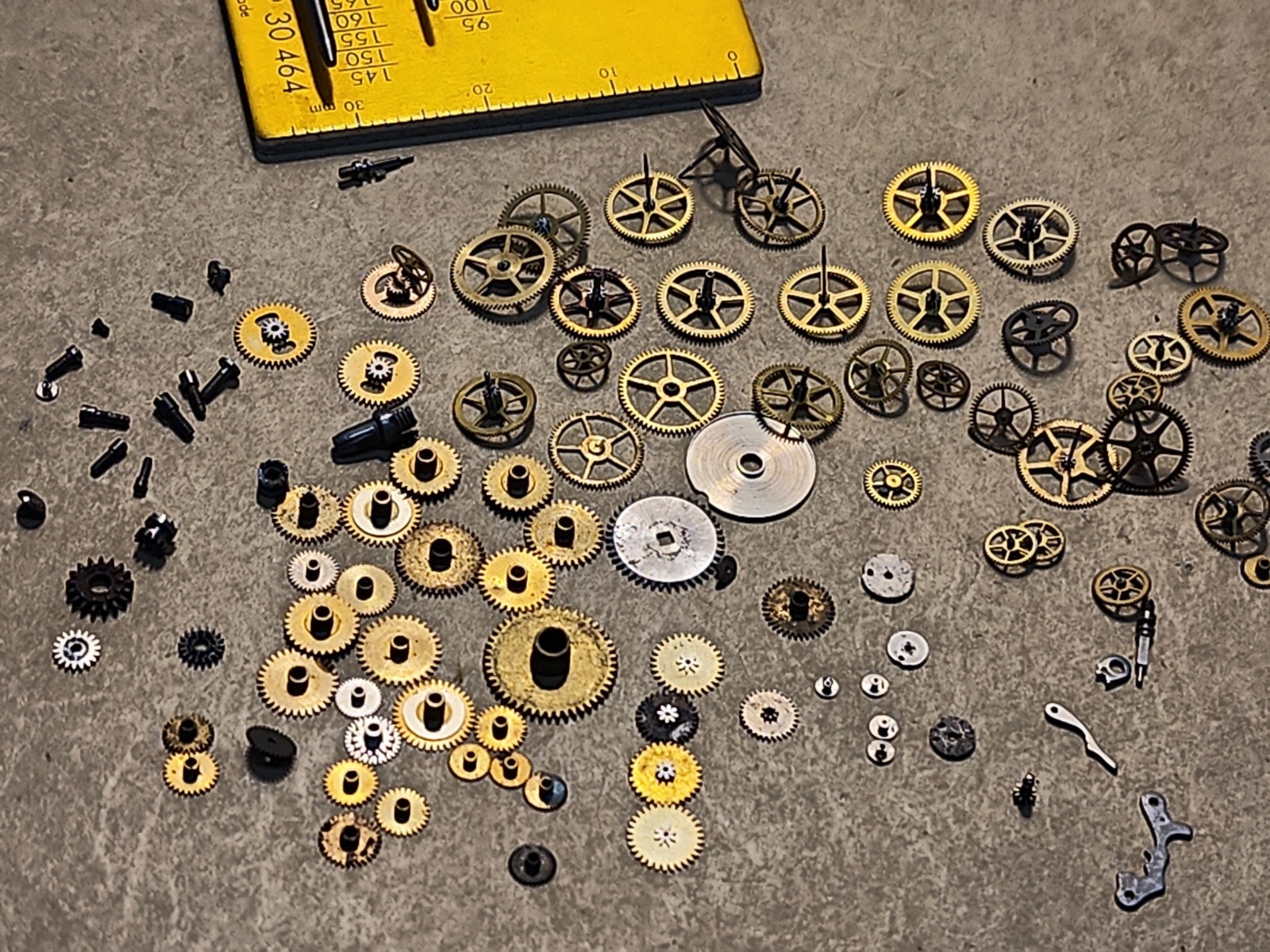 Lot Of Mixed Pocket Watch/Wristwatch Loose Parts-Train Wheels, Hr Wheels, 120+