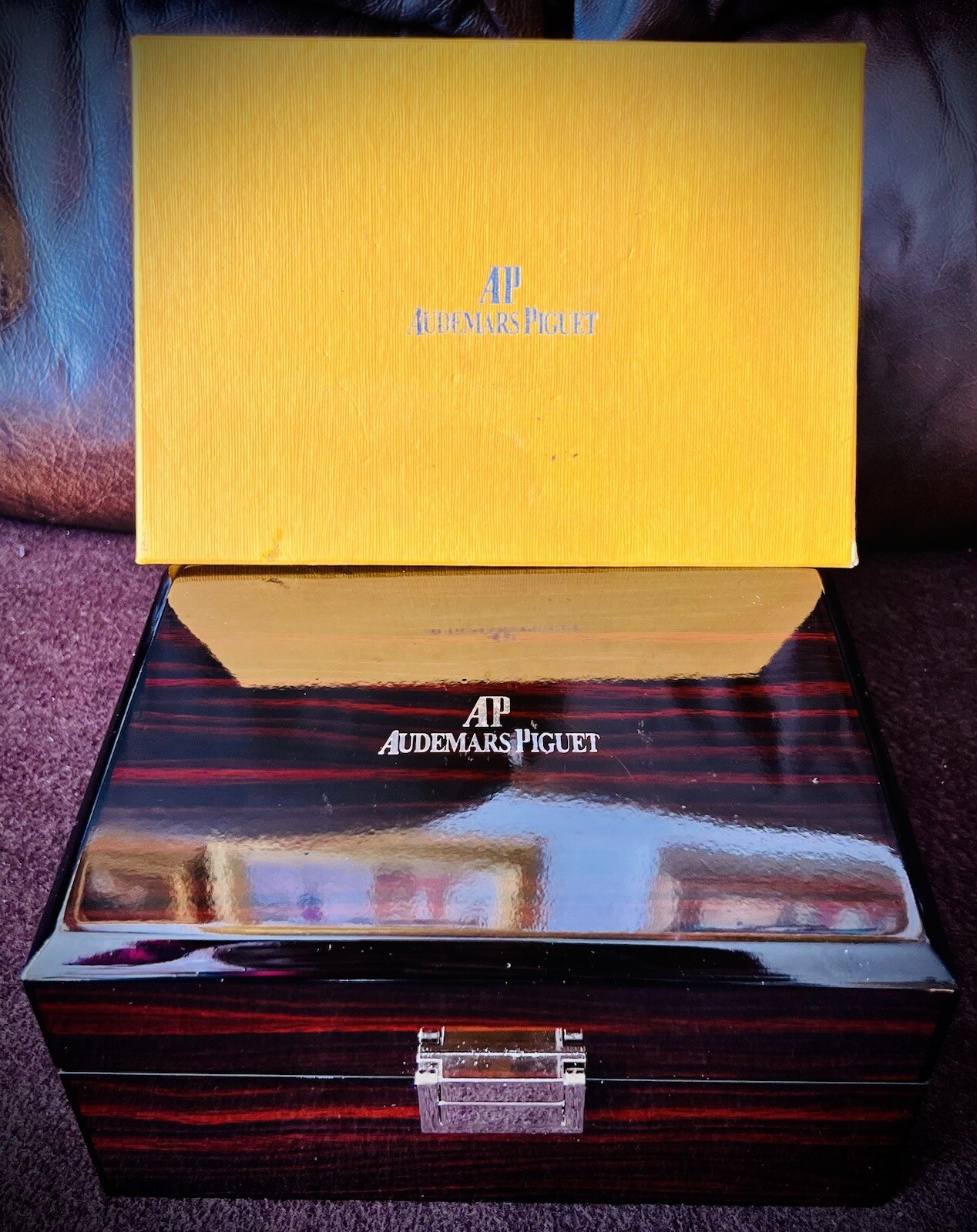Original Swiss “Audemars Piguet” Walnut Watch Case & Outer Box (8”x6”x 6”, 935g)