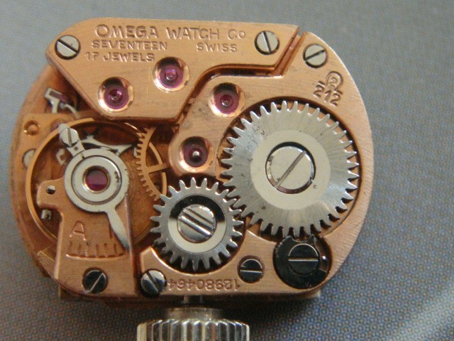 Vintage Omega calibre 212 hand wound watch movement project parts project runs