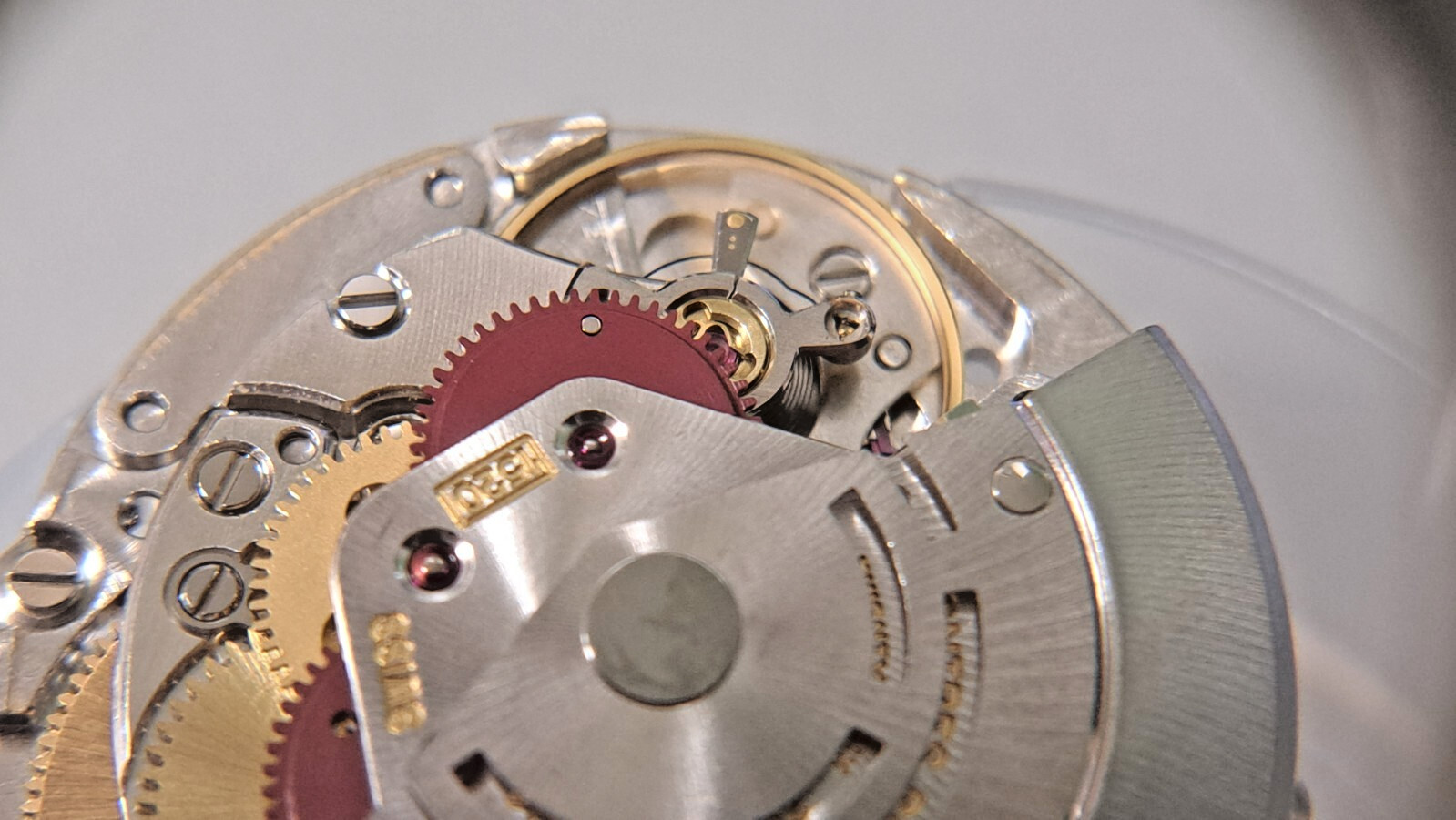 Genuine Original Rolex 1520 movement pre-owned. runs. for repair or for parts