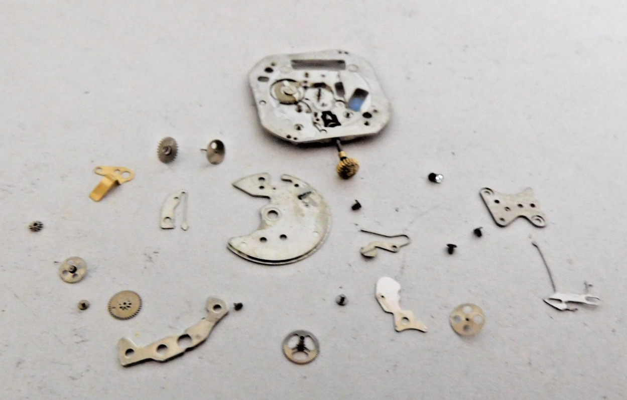 GENUINE SEIKO 6923A MOVEMENT + PARTS. USED