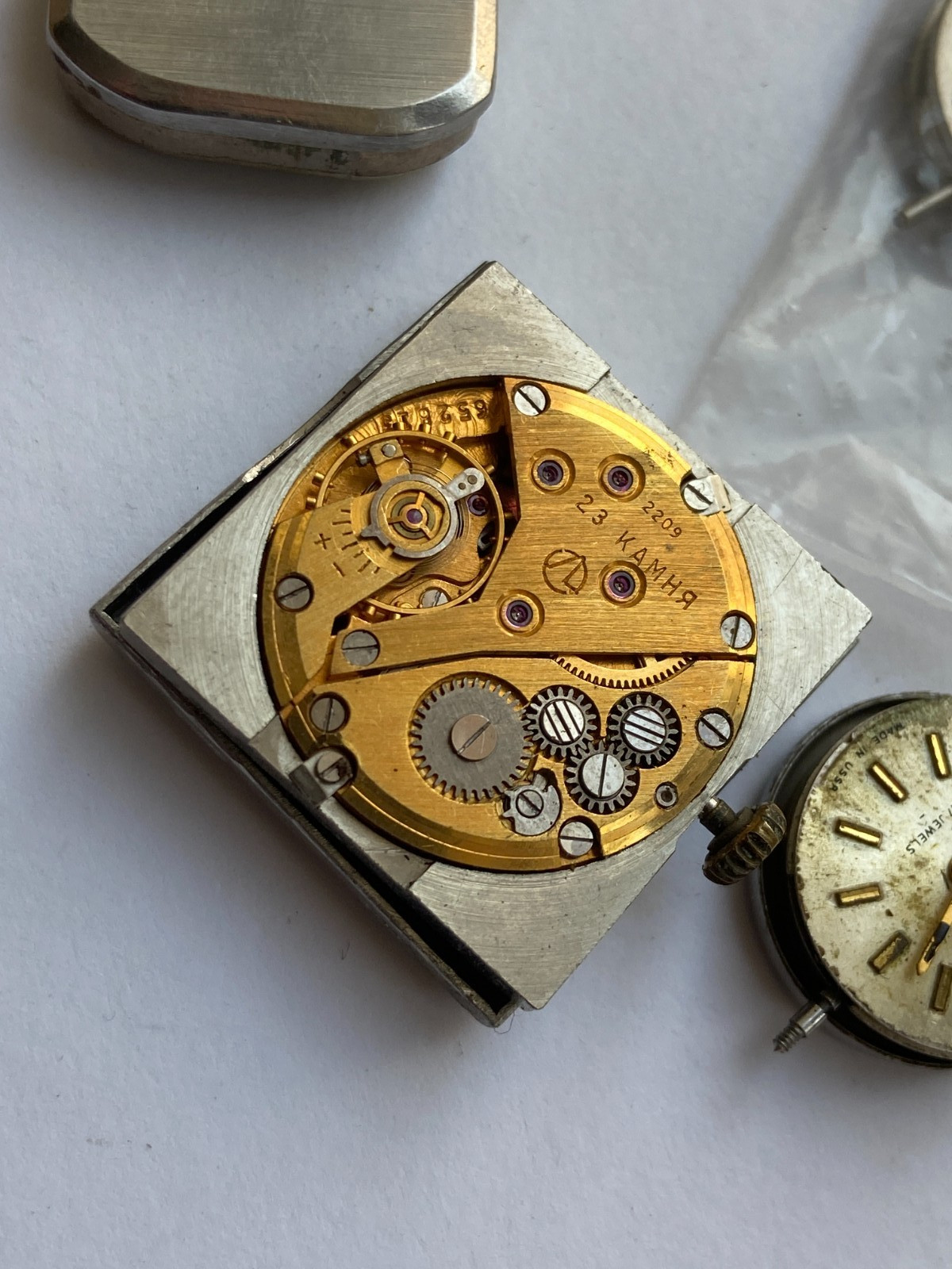 VINTAGE MEN /WOMEN WRIST WATCH PARTS + BOX POLJOT SPORTIVEN LUCH 2209 MIX LOT