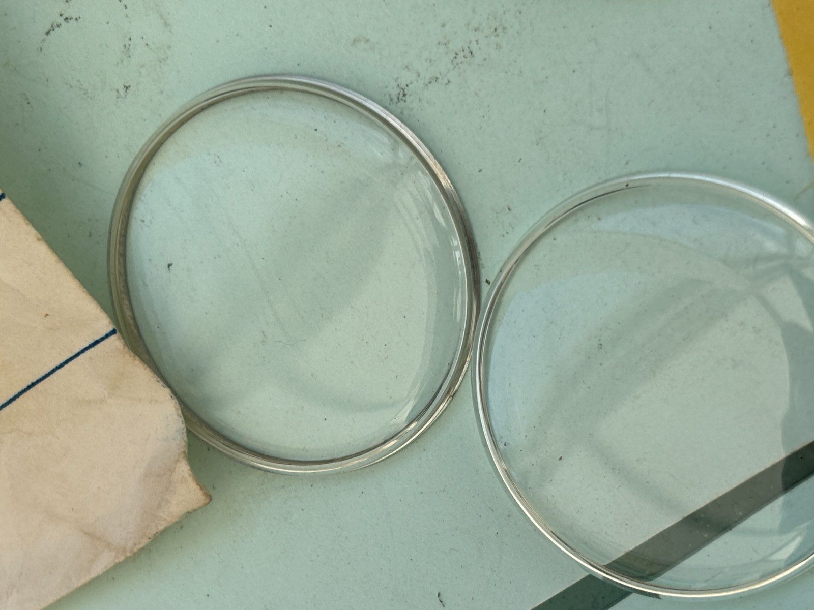 3 Genuine Seiko Crystals part 310W01AN Only one has its site ring Seiko 310W01AN