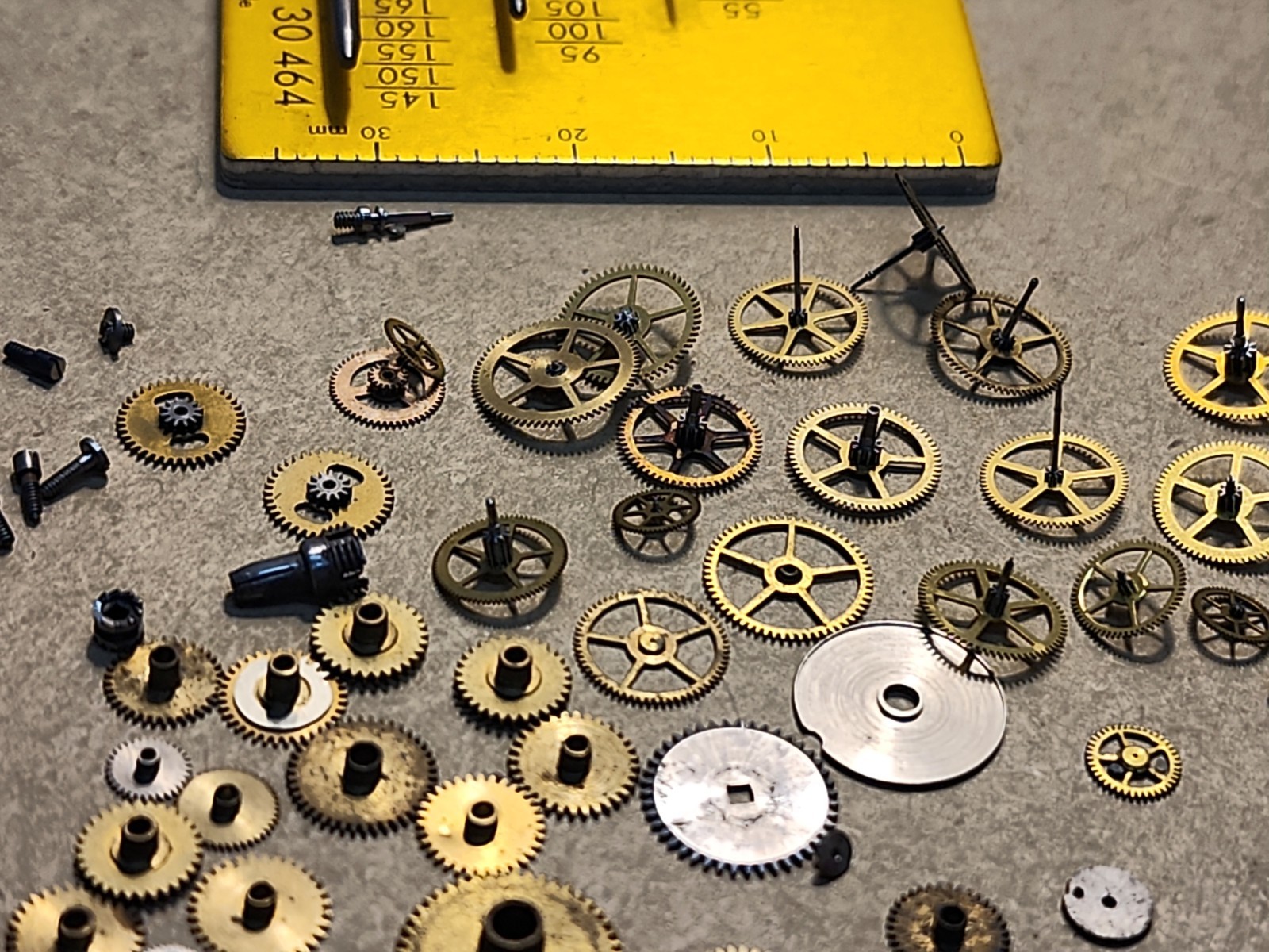 Lot Of Mixed Pocket Watch/Wristwatch Loose Parts-Train Wheels, Hr Wheels, 120+