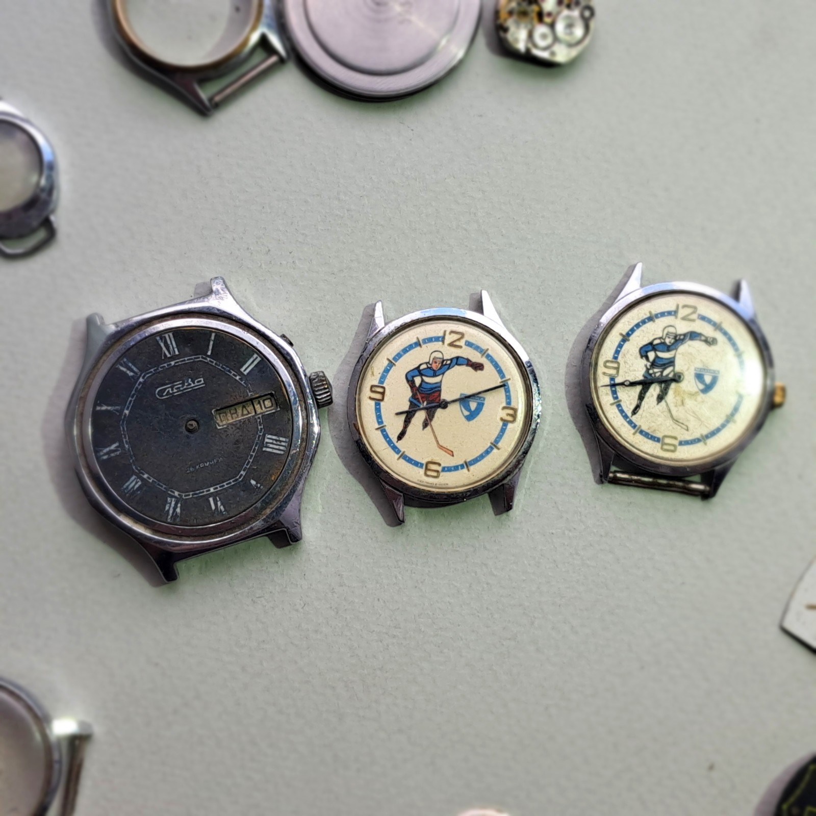 Vintage Soviet Watch Parts Lot 190g Cases Dials Movements Zarya Raketa Chaika