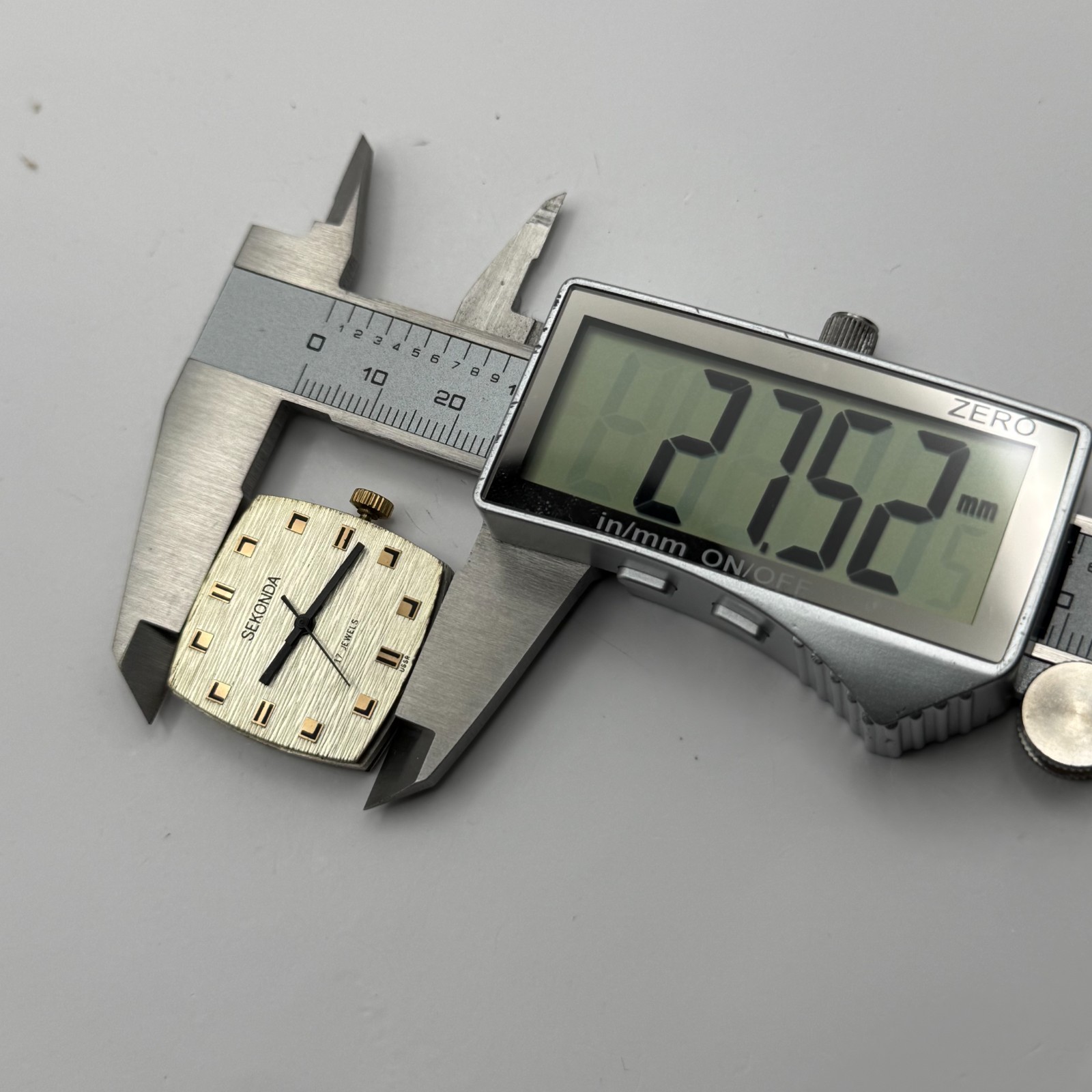 Poljot P2609 Watch Movement RARE Sekonda 17 Jewels Manual Wind For Parts 27.5mm
