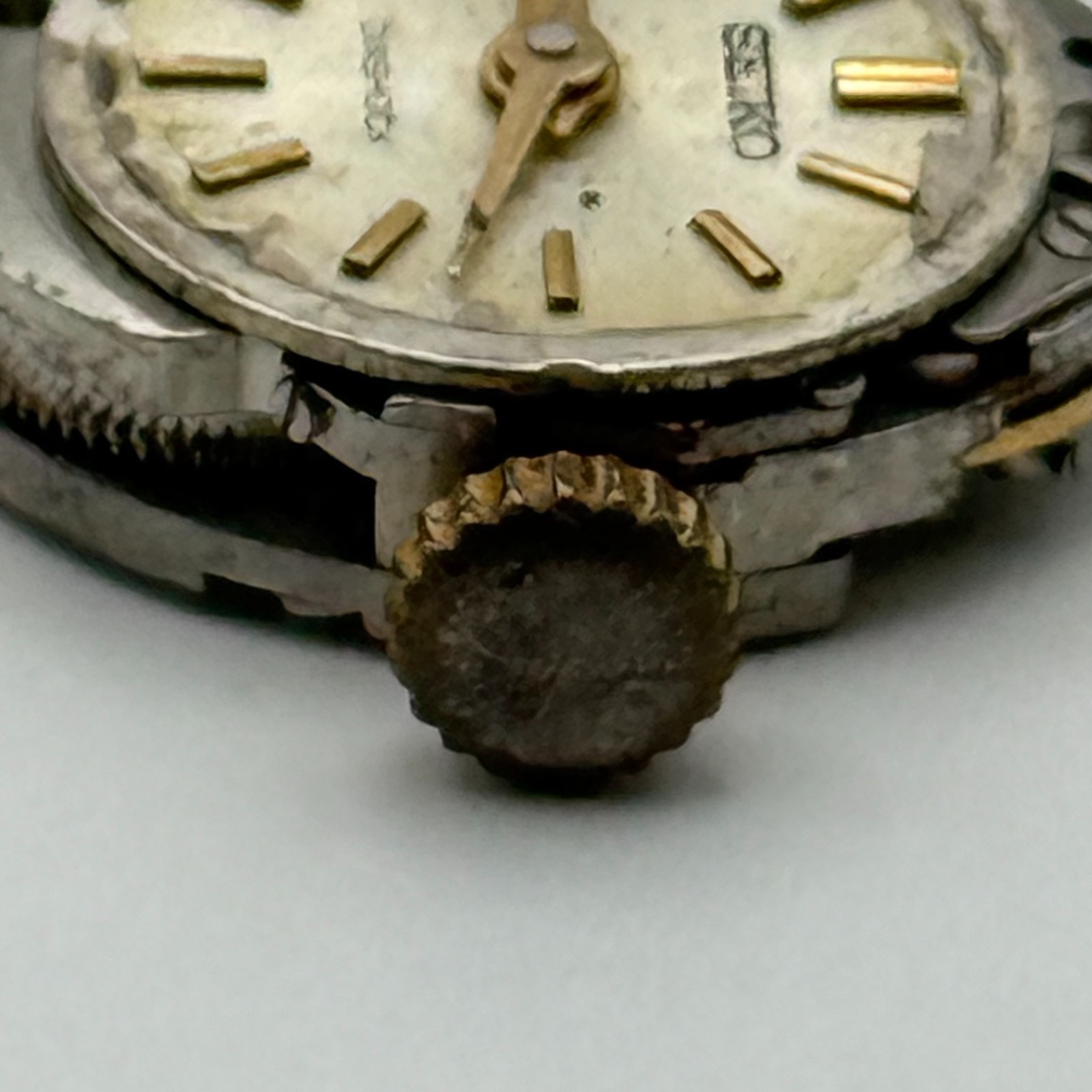 Seiko 10M Watch Movement Diashock 17 Jewels Ladies Vintage Parts Repair 15.7mm