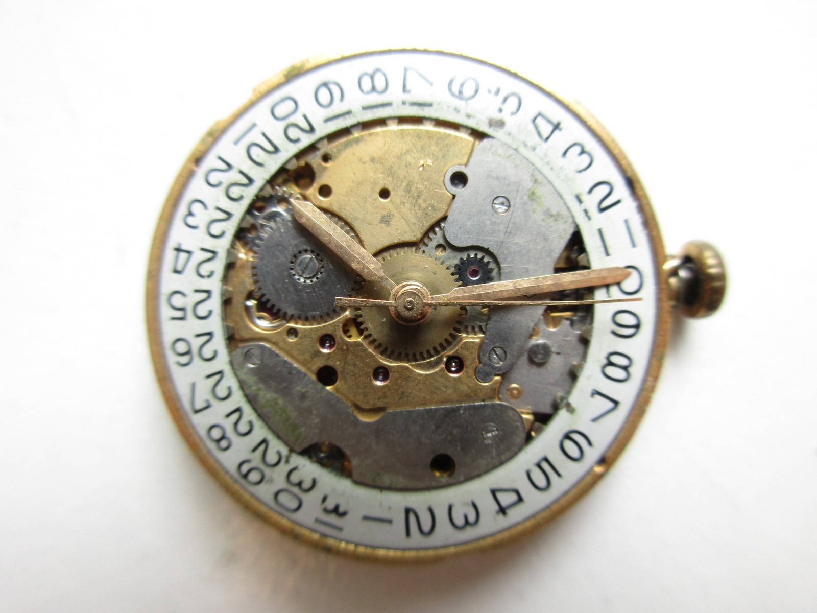Enicar AR cal. 1141 Swiss watch movement – date at 3 – running