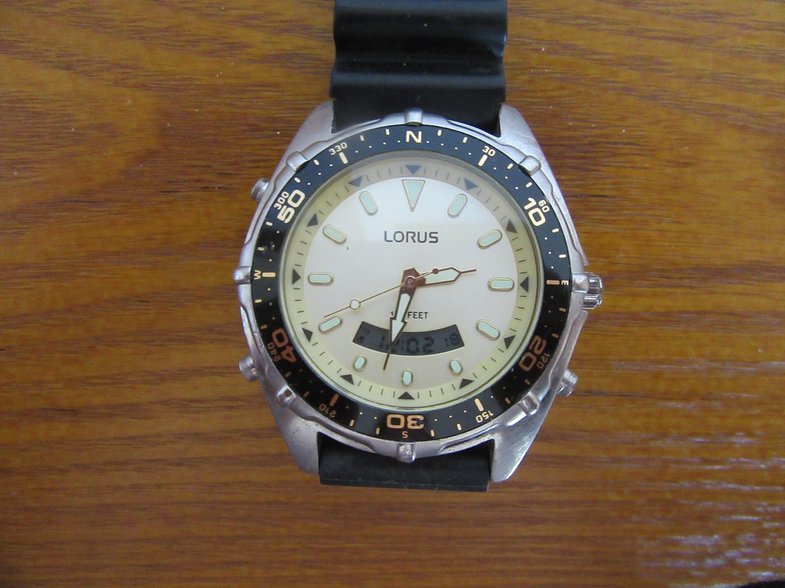 GENTS LORUS VINTAGE COMBO, DIGITAL & ANALOG FOR PARTS OR REPAIR. SKU 2131-11