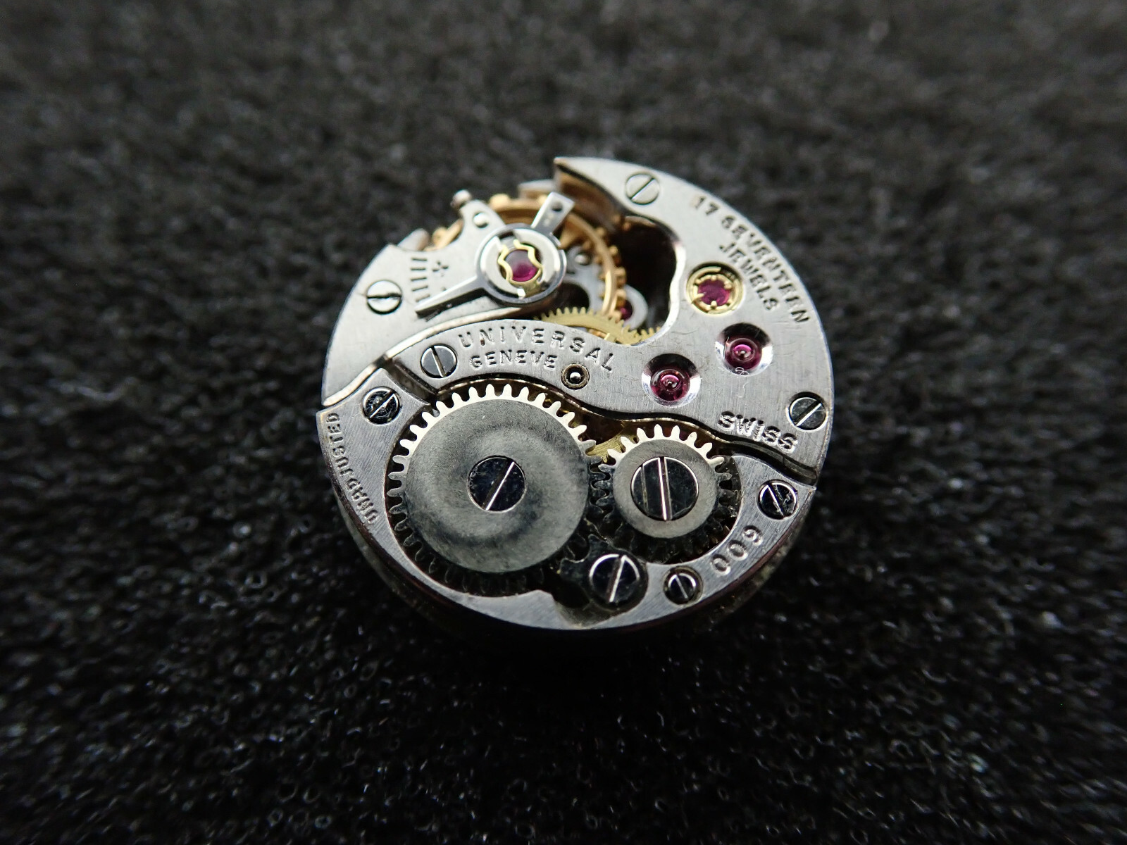 VINTAGE LADIES 14.2MM UNIVERSAL GENEVE WRIST WATCH MOVEMENT CAL. 600 – RUNNING