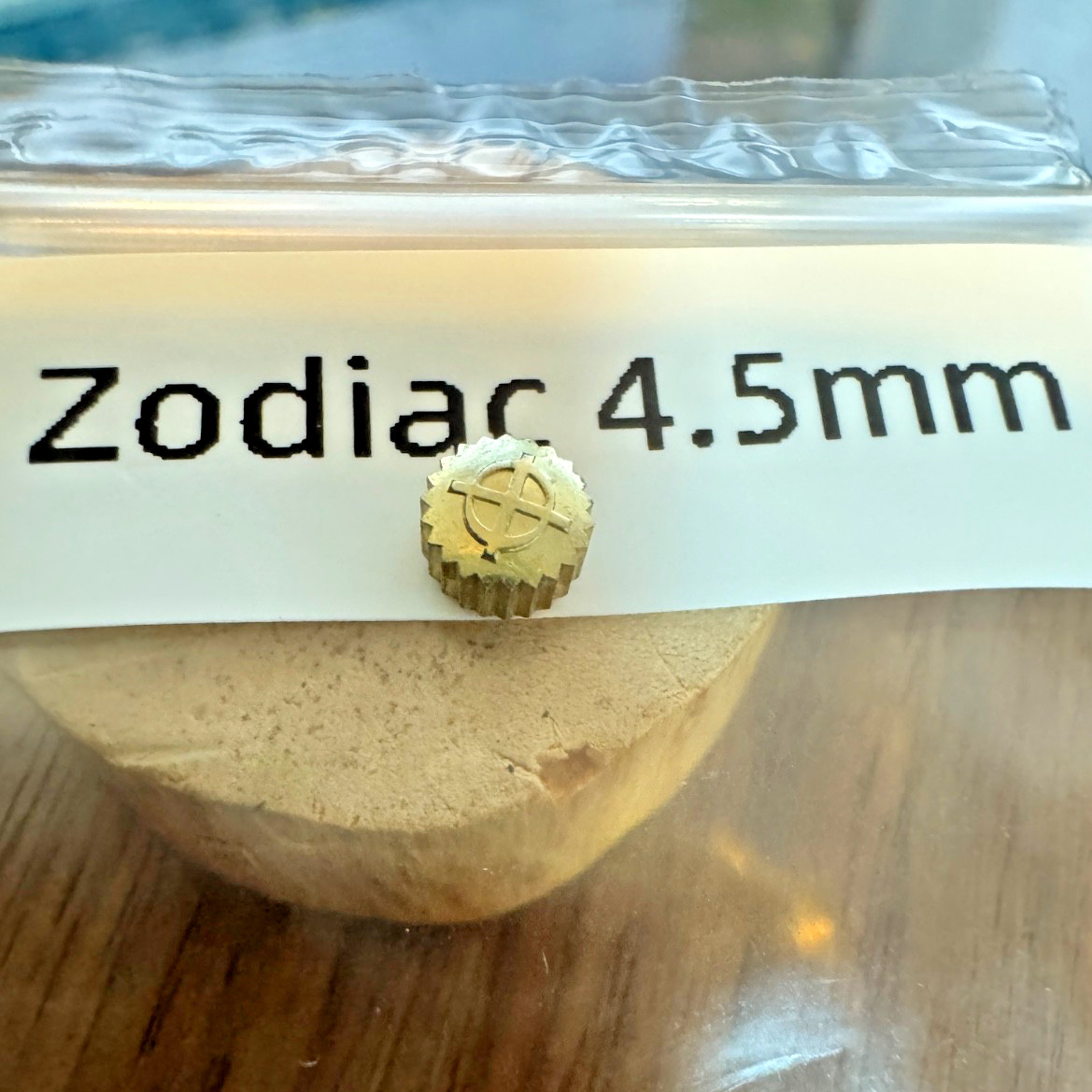 Zodiac watch Crown 4.5mm X 2.8mm Tap 10 – color-yellow gold
