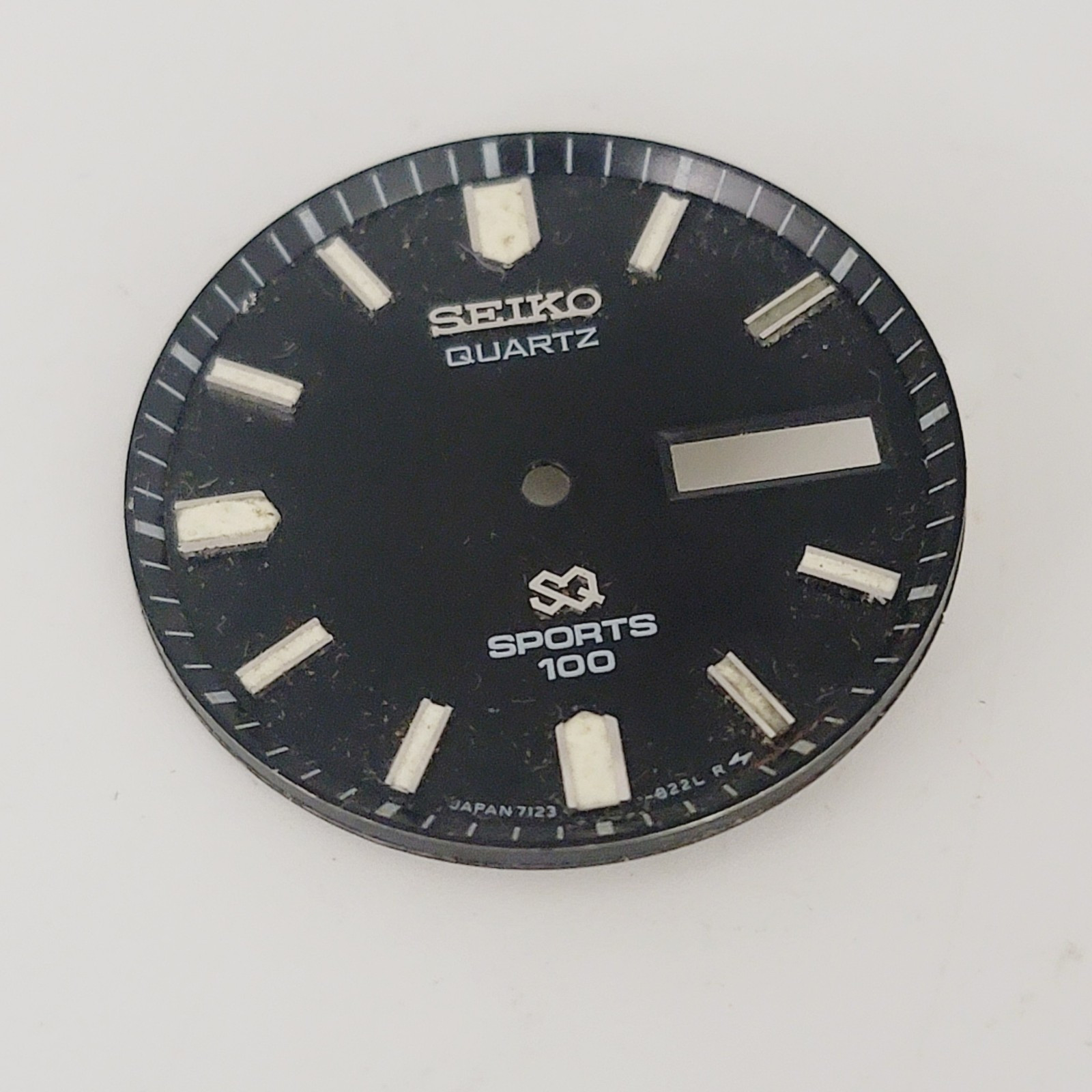 Genuine Seiko Quartz Sport Black 28.5m Dial 7123-8210, 822L
