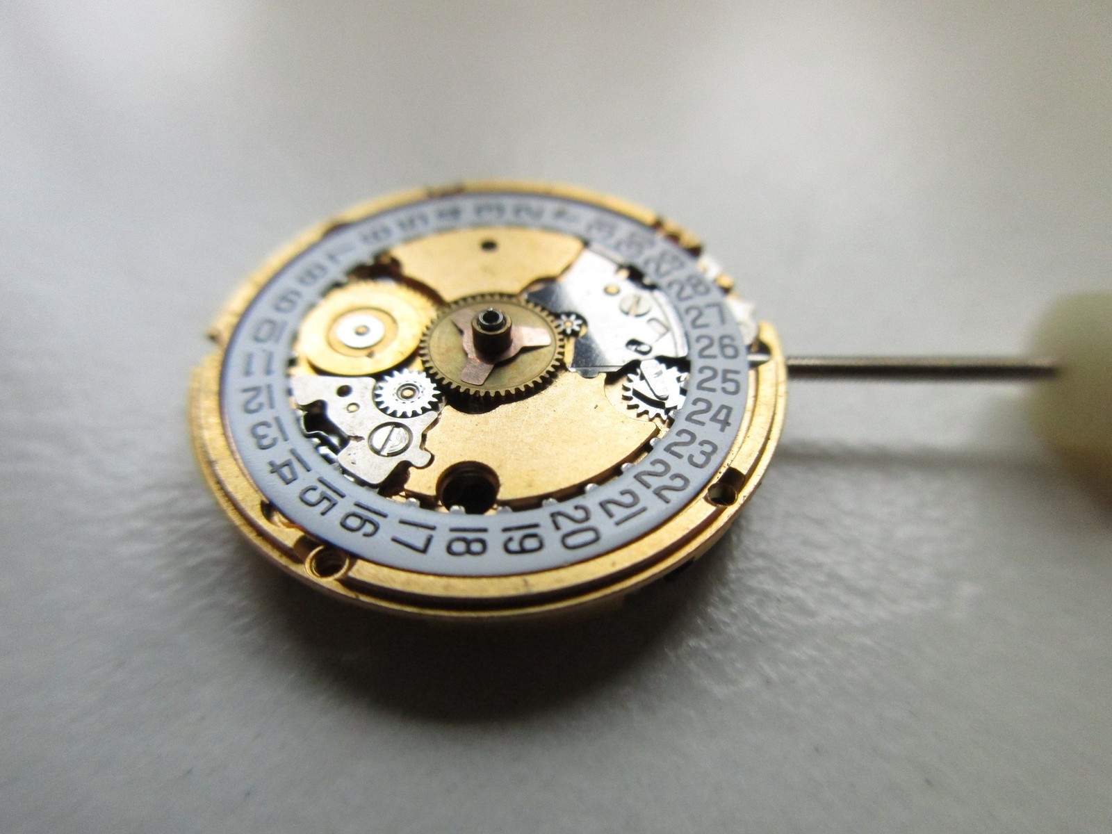 ETA cal. 956.112 Swiss watch movement – white date at 3 – running