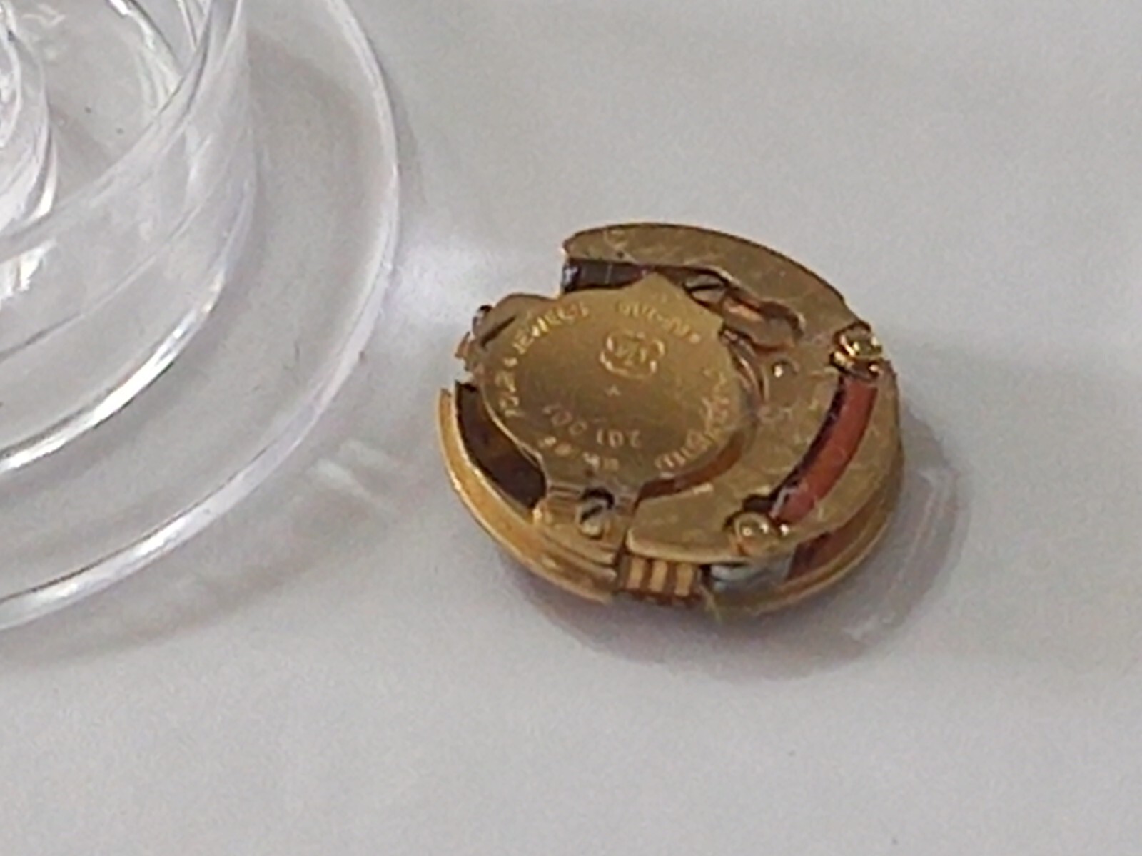 ETA 201.001 QUARTZ MOVEMENT SWISS MADE FOR PARTS REPPAIR – NOT WORKING