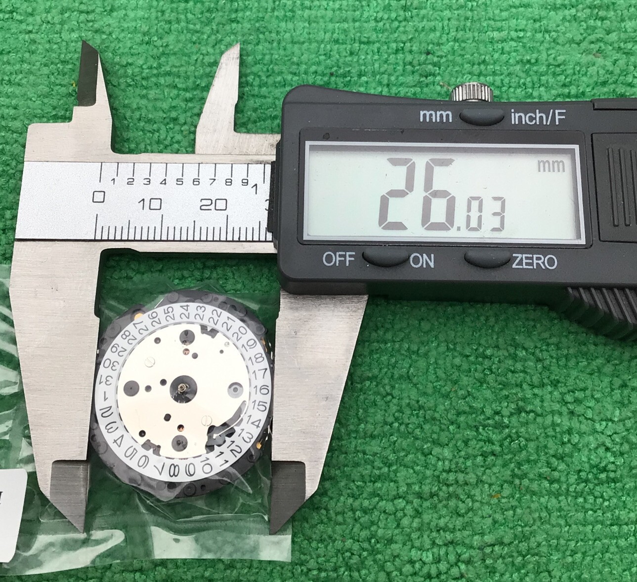 Hattori Seiko SII Epson VD51B Quartz Watch Movement With Stem, Date at 3