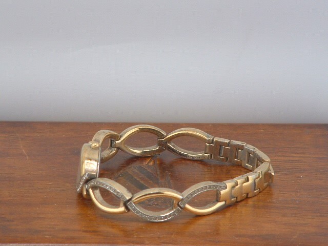 Pre-Owned Women’s Gold Color Armitron 75/3336GP Analog Dress Watch (For Parts)