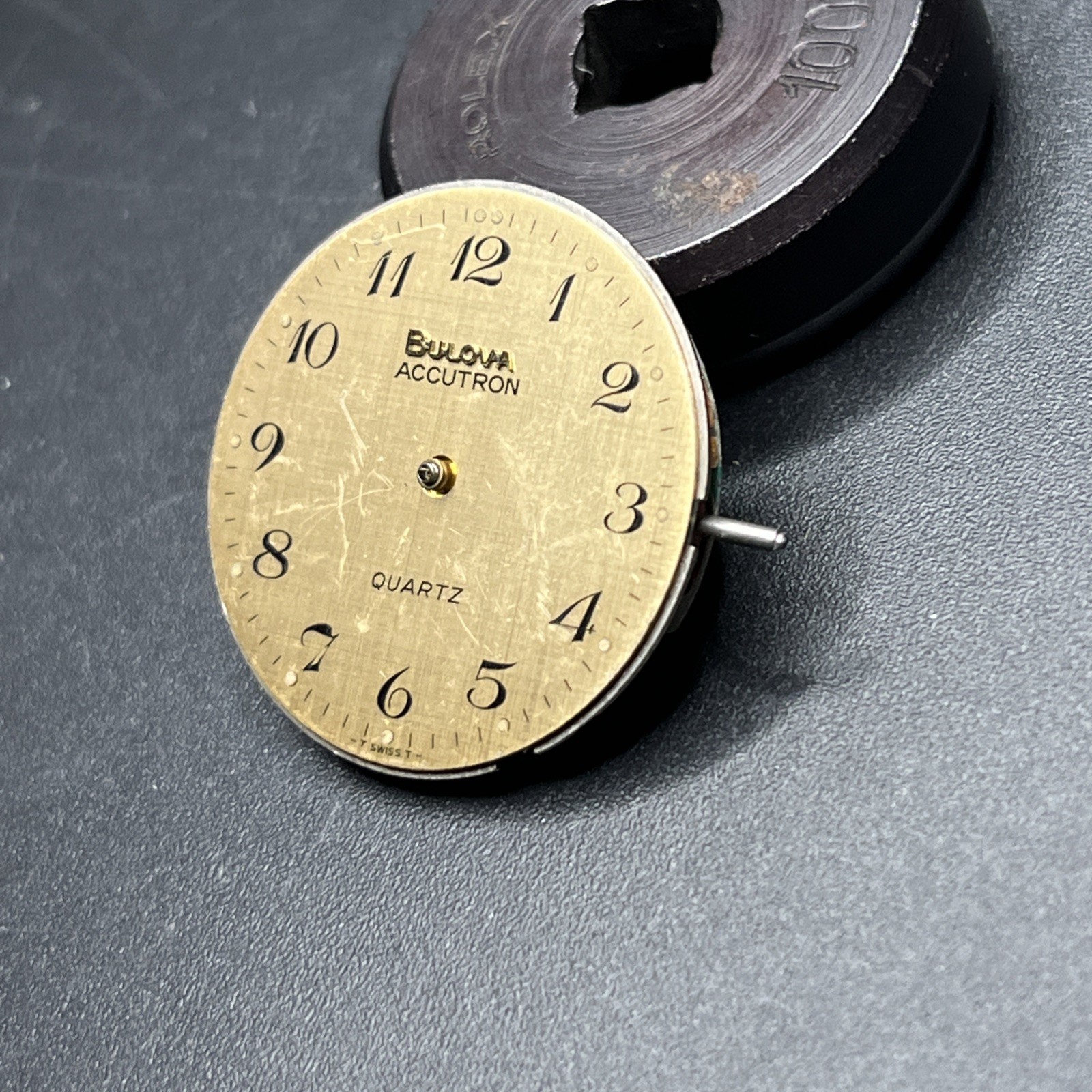 Bulova Accutron Quartz Cal. 2421.11 Movement (015)