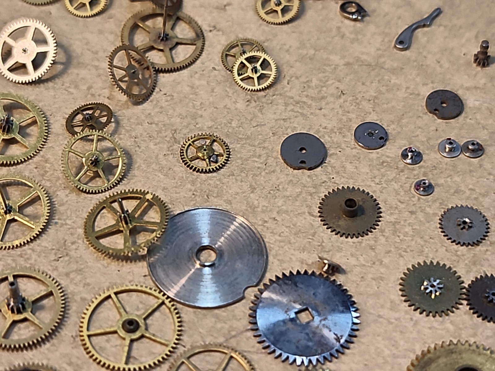 Lot Of Mixed Pocket Watch/Wristwatch Loose Parts-Train Wheels, Hr Wheels, 120+
