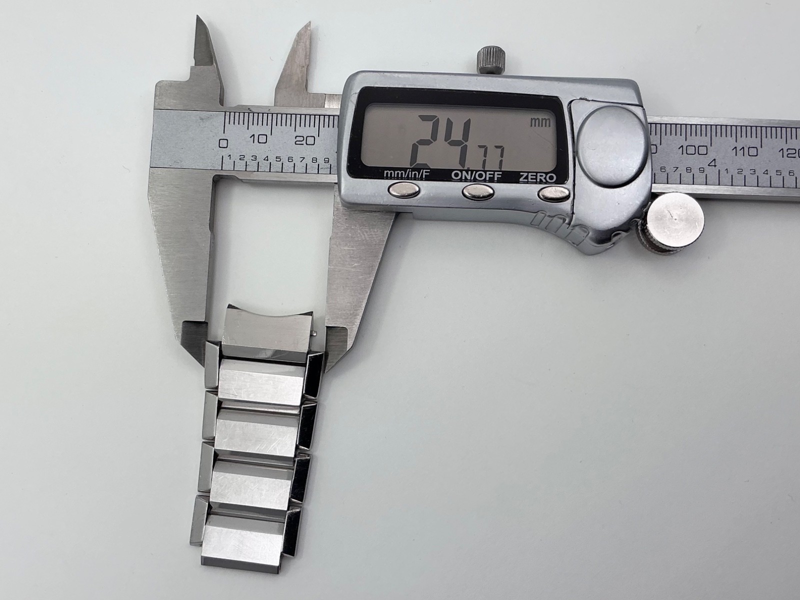 Men’s Movado CONTINUOUS Partial Band 84 G1 4896 and 84 G1 2896 Stainless Steel