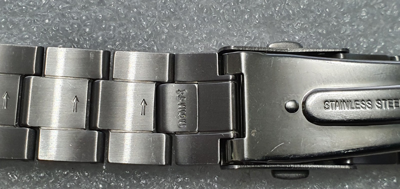 Seiko Chronograph 7T92-0MF0 Stainless Steel Bracelet M01M-T.I Genuine 20mm/2.0cm
