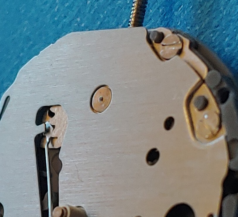Seiko VD79A Movement. Set & Runs, Coil Good. 3 Oclock Pinion Broken For Parts.