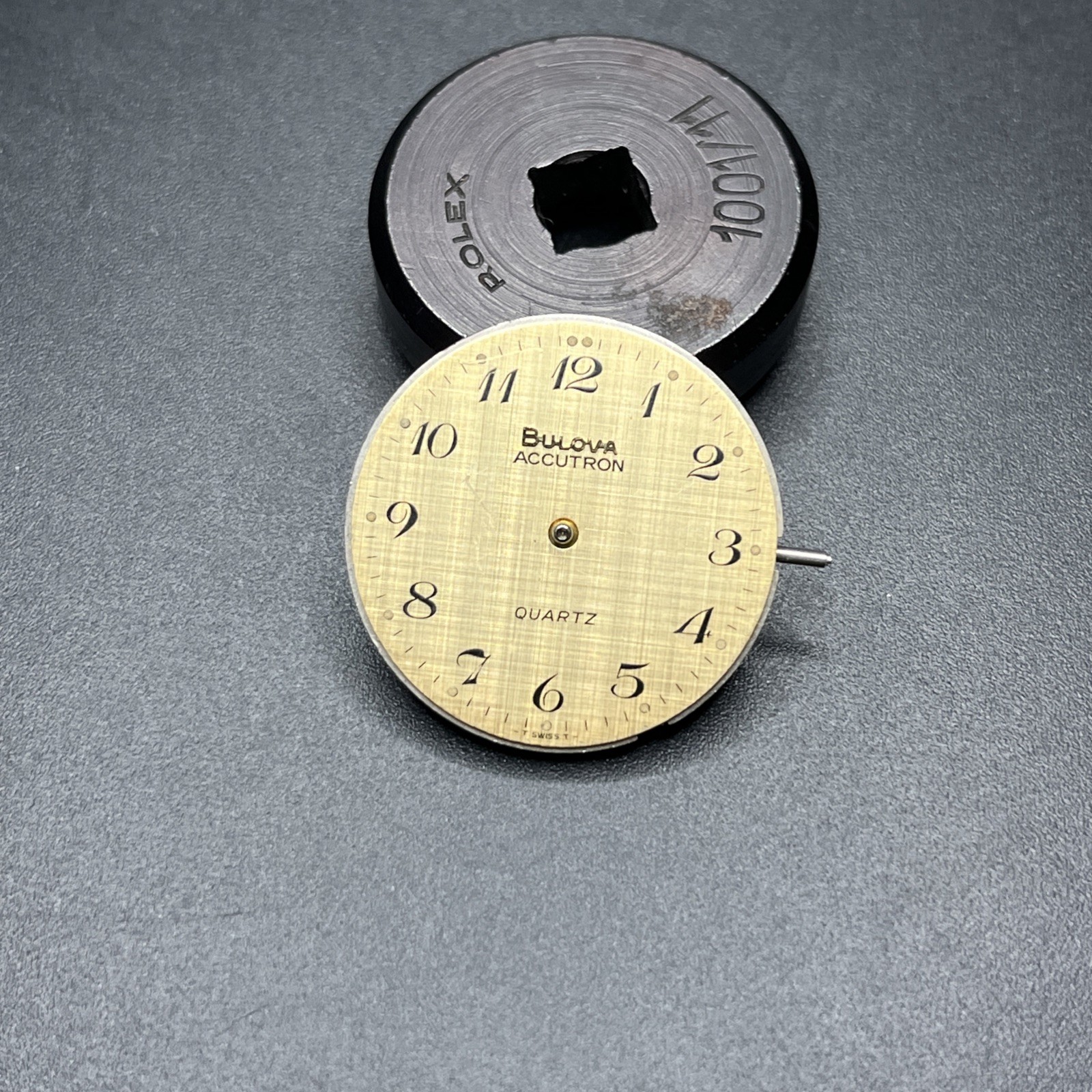 Bulova Accutron Quartz Cal. 2421.11 Movement (015)