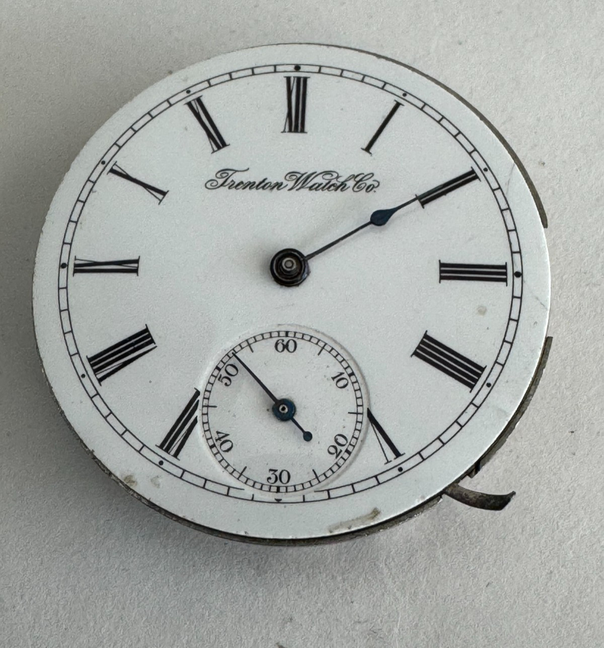VINTAGE 6 SIZE TRENTON HUNTING POCKET WATCH MOVEMENT GR. 300 FORTUNA RUNNING