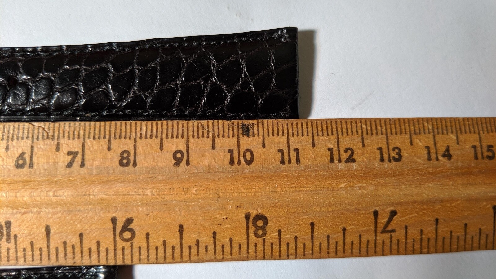 Unbranded CROCODILE BAND BLACK 20.5mm at the watch, 15mm at the clasp. beautiful
