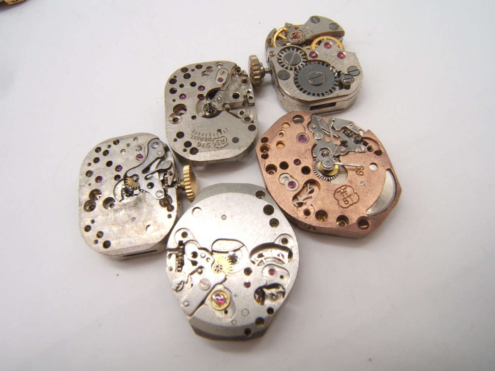 13 SMALL WOMEN’S WATCH MOVEMENTS PARTS REPAIR MECHANICAL WIND UP (LOT AB)