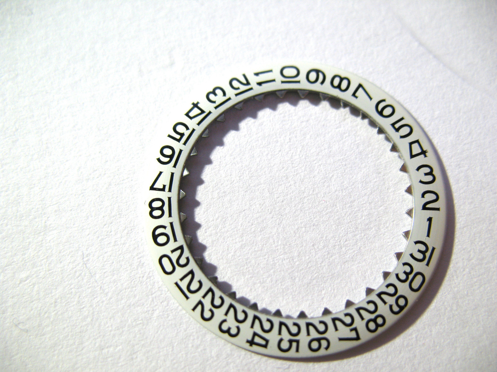 LONGINES 431 DATE DISC 3 O’CLOCK BLACK NUMBERS ON WHITE BACKGROUND PART 2557