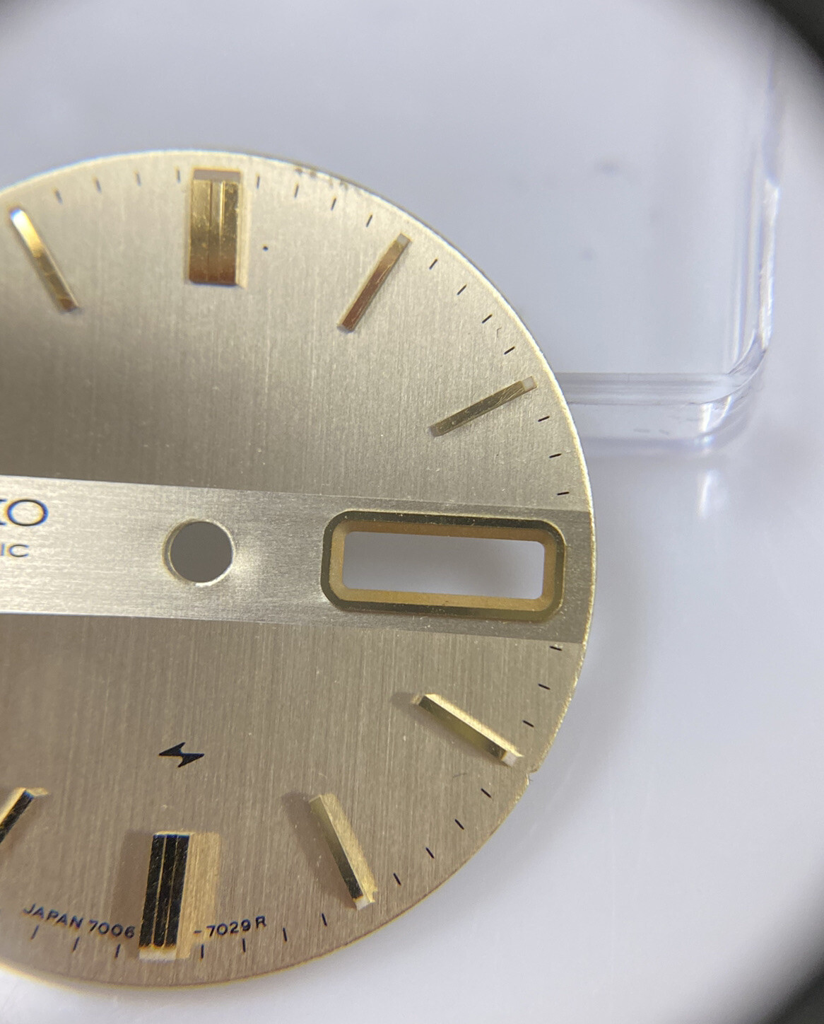 Genuine Seiko Automatic 17 Jewels Gold Dial Day/Date 7006-7029 28.5mm