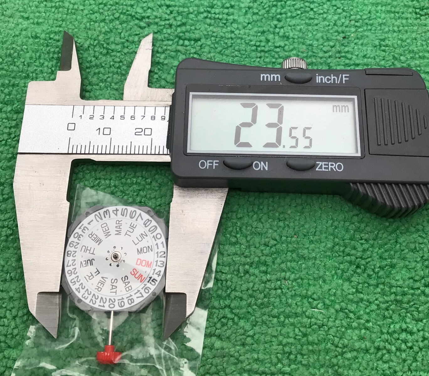 For Original Miyota 2305, 11 1/2 Ligne, 3 Hands, Day/Date at 3, Japan Quartz