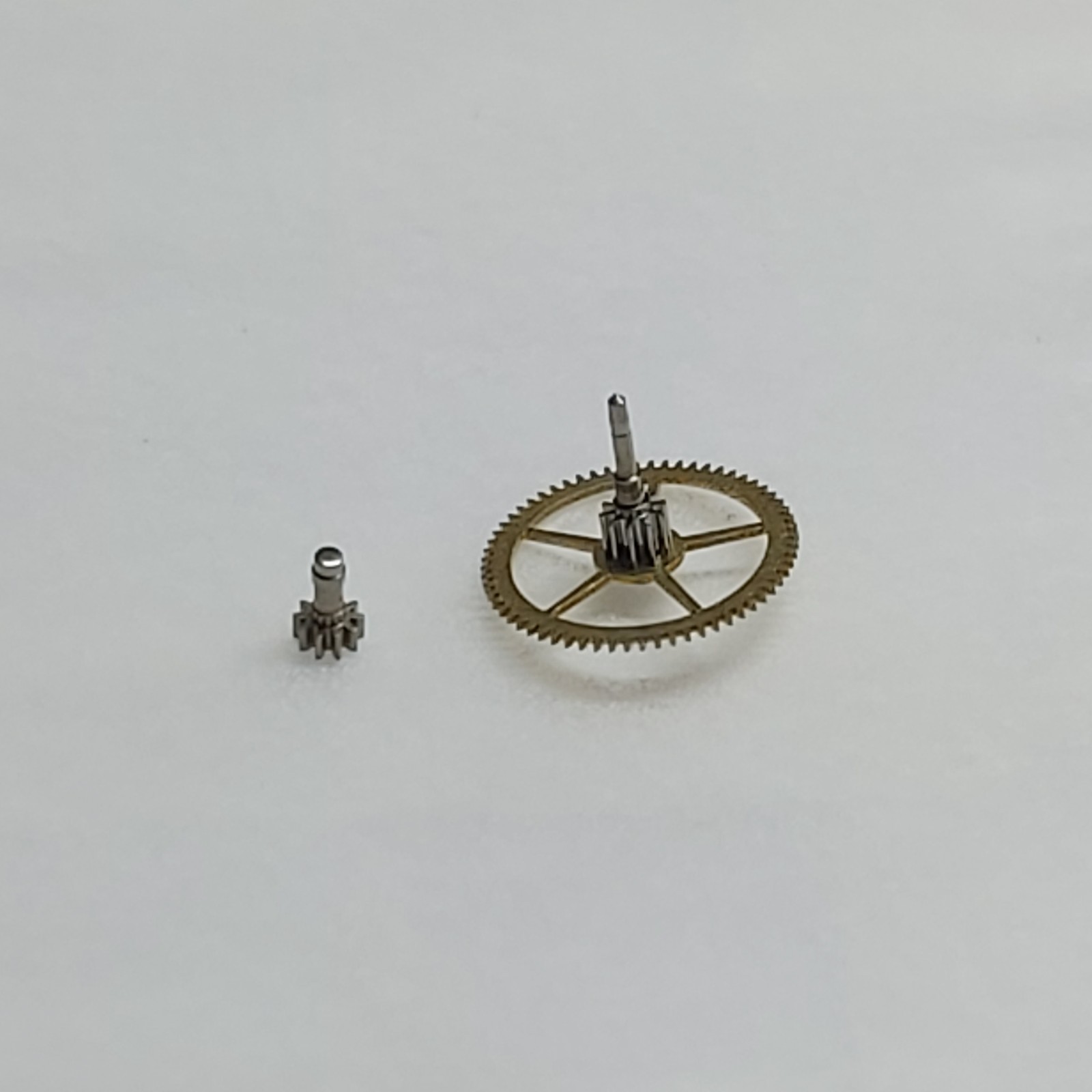 Arogno 260 – Centre Wheel and Cannon Pinion, Height 2.7mm – 10.5”’ (AC285)