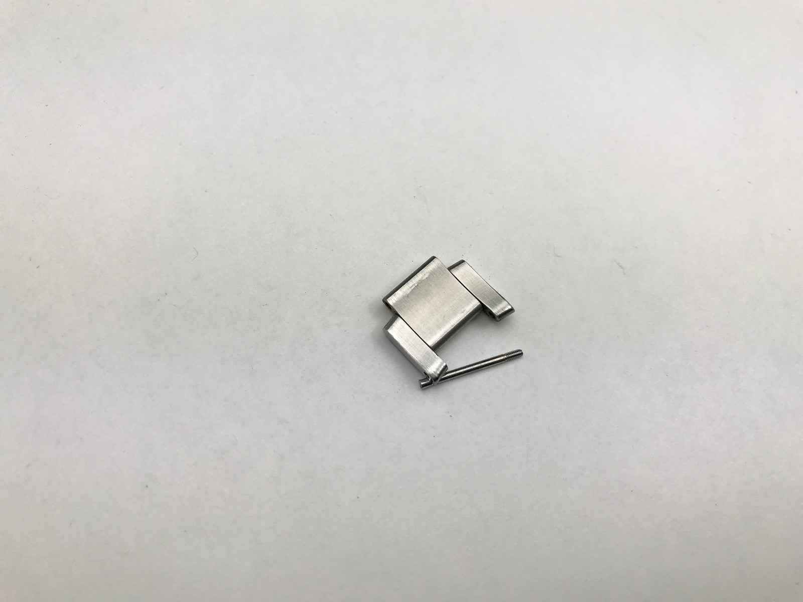 Men’s Movado Verso 85-G1-885 S/S Gold Plated Full Link with Screw Type Pin 16mm