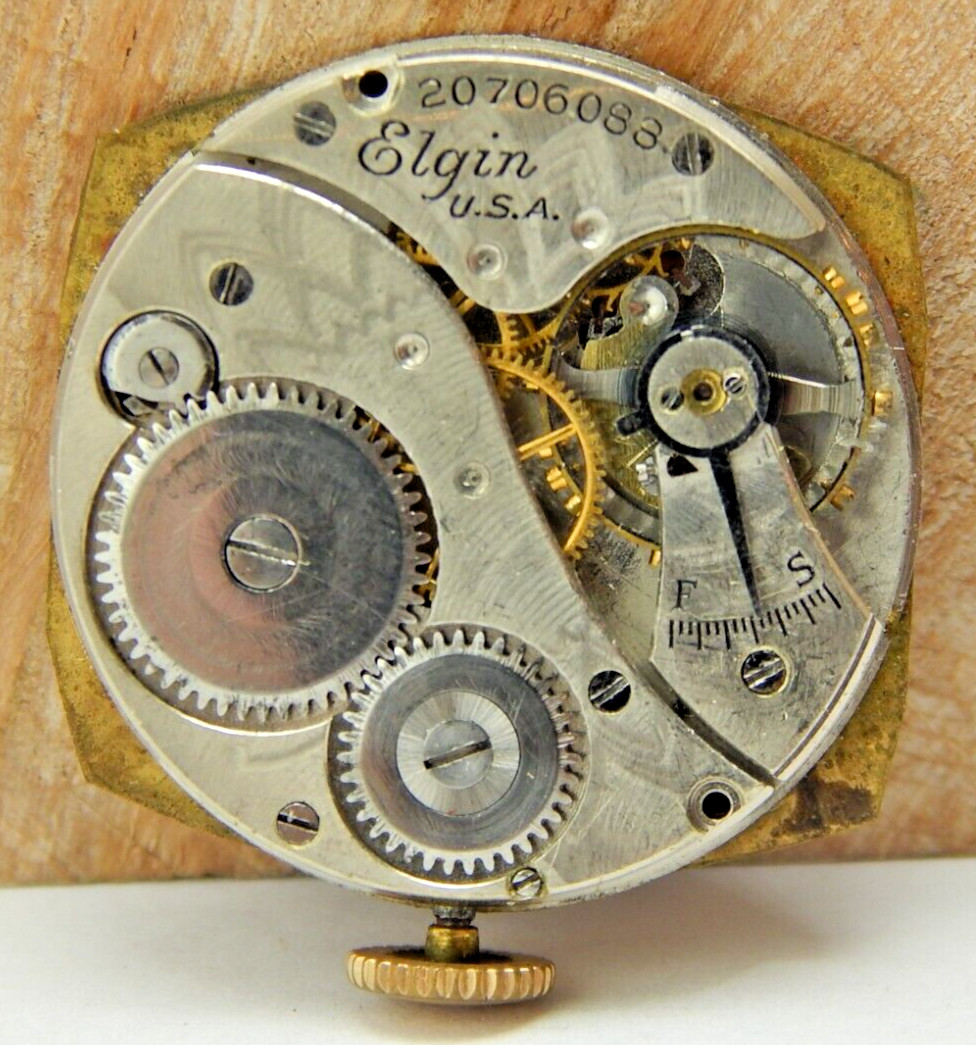 Vintage 1918 Elgin 431 7 jewel 6/0s men’s wrist watch movement with case back