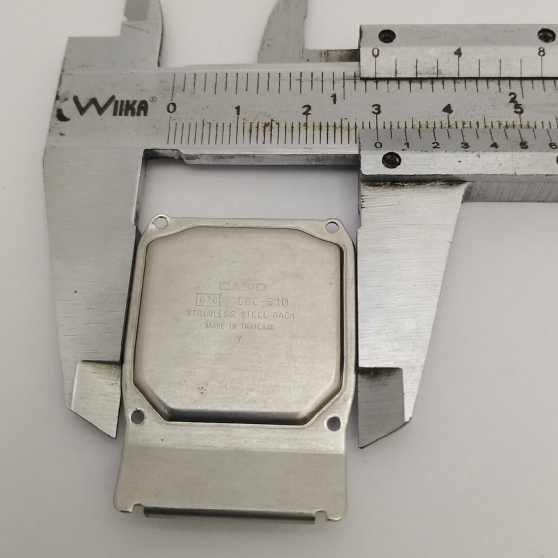 30 mm Casio DBC-610 Stainless Steel 676 Vintage Watch Case Back For Parts