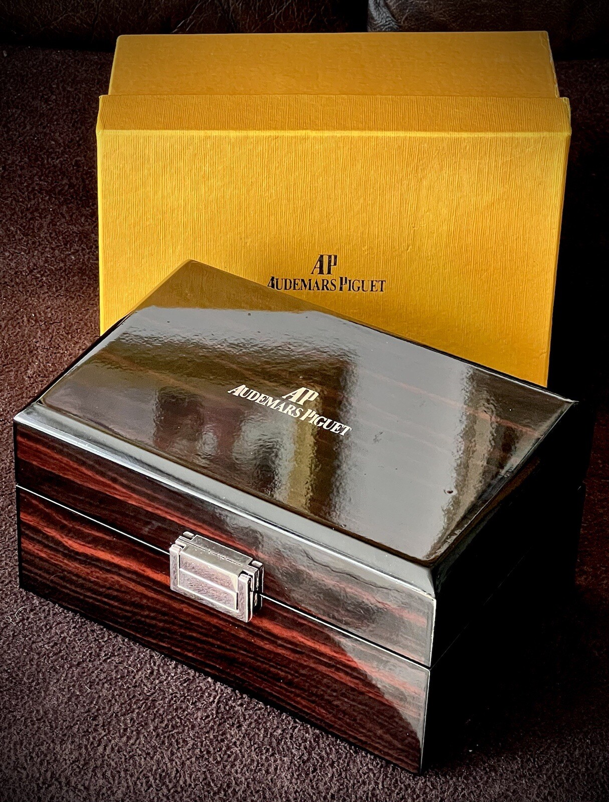 Original Swiss “Audemars Piguet” Walnut Watch Case & Outer Box (8”x6”x 6”, 935g)