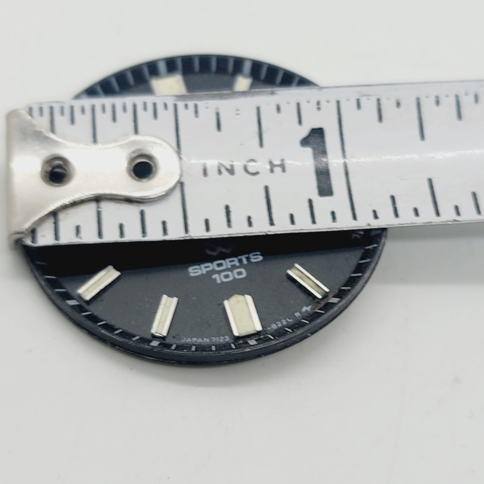 Genuine Seiko Quartz Sport Black 28.5m Dial 7123-8210, 822L