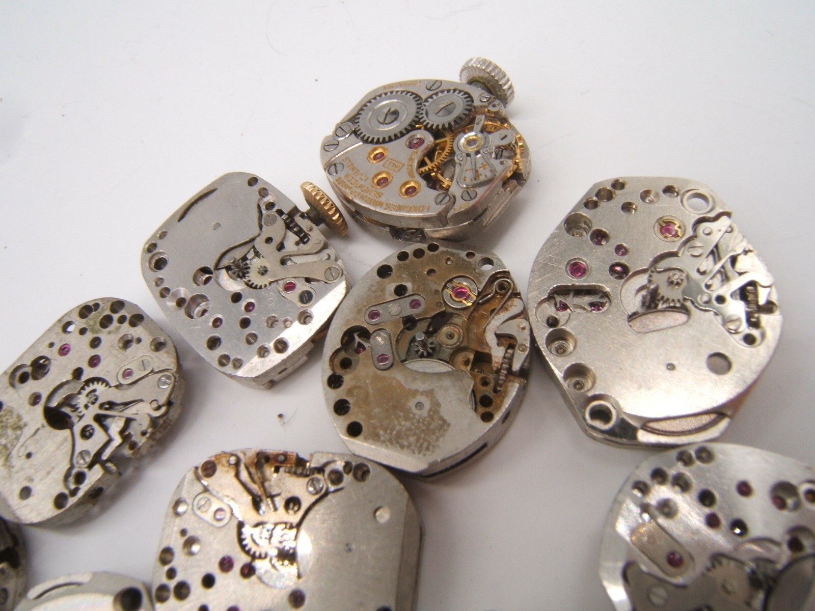 13 SMALL WOMEN’S WATCH MOVEMENTS PARTS REPAIR MECHANICAL WIND UP (LOT DE)