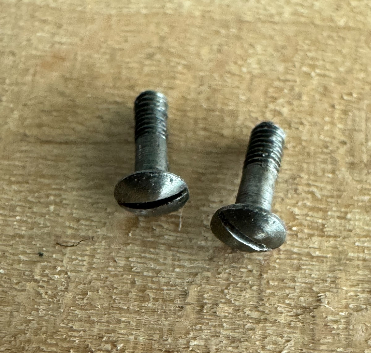 VINTAGE 3/0 SIZE WALTHAM CASE SCREWS 2 PIECES!