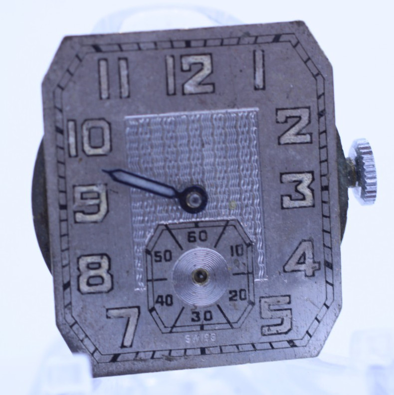 MORMAC WATCH CO. TRENCH WRIST WATCH MOVEMEN 6j 25.8mm DIAMETER RUNS (M8)