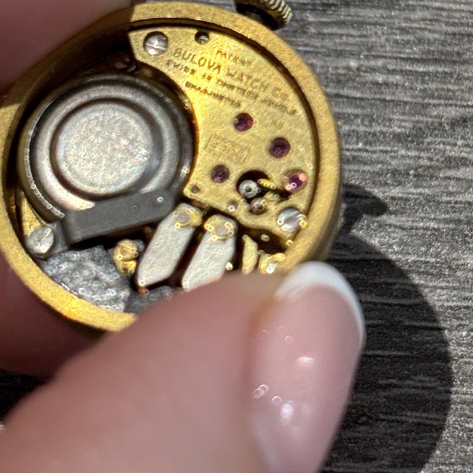 BULOVA ACCUTRON Cal. 2300 WATCH MOVEMENT GOLD FACE WITH WINDER SEE PICS