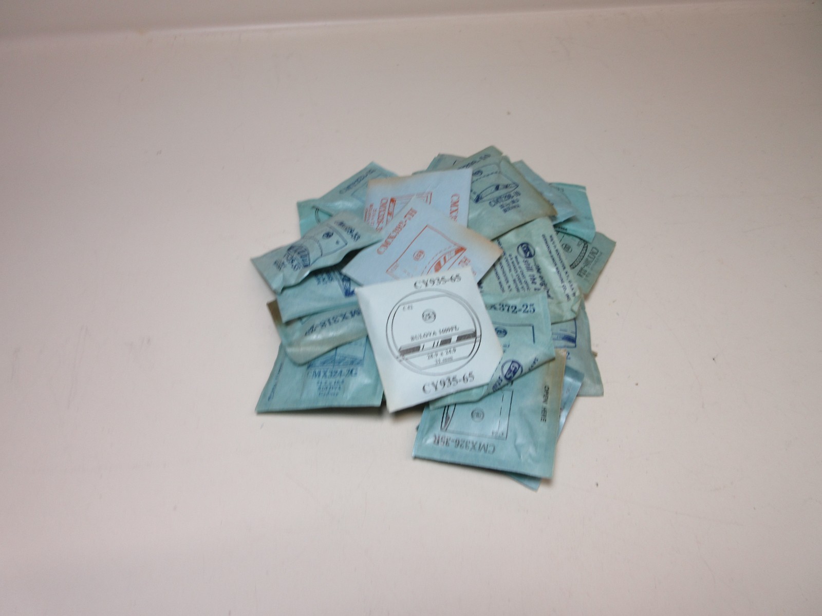 LOT OF G.S MENS BULOVA WATCH CRYSTALS ASSORTED NEW OLD STOCK FLEXO #16