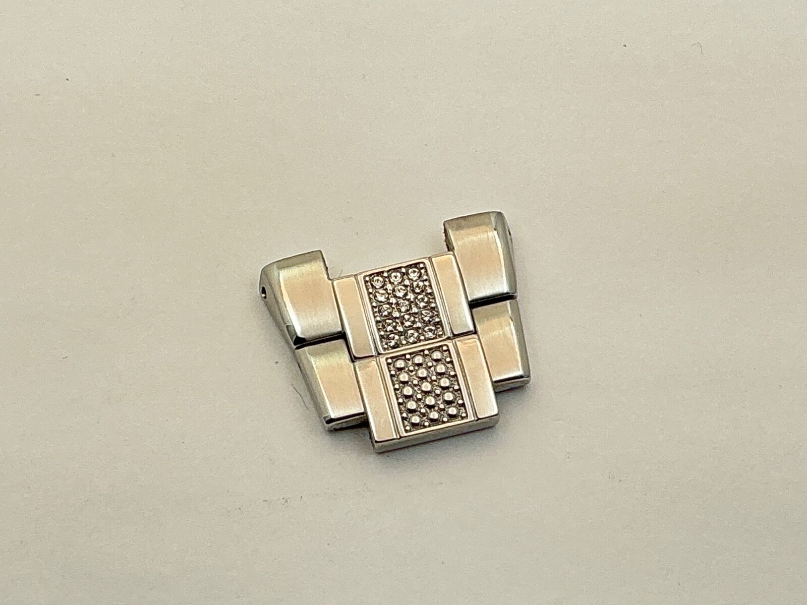 Bulova CONTINUOUS Partial Band Model 98A128 Caseback Number C935244