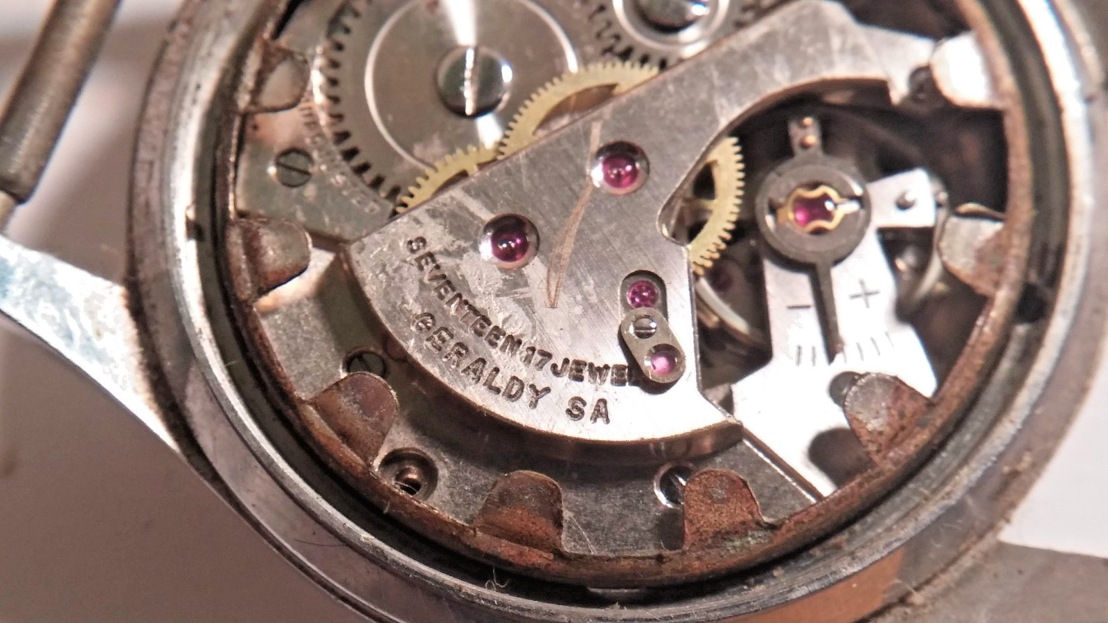AS 1187 winding movement 17 jewels Geraldy SA Palomar Incabloc antimagnetic Anti